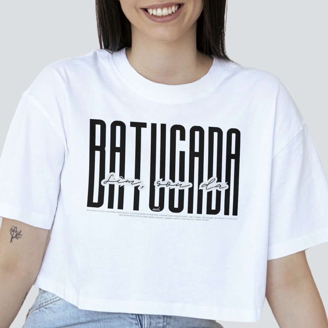 Nome do produto: Camiseta Cropped Feminina - Sim Sou da Batucada