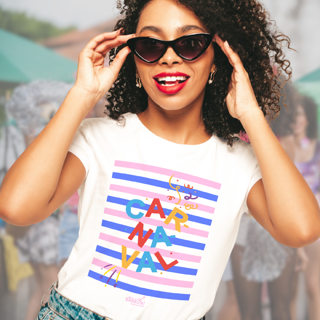 Nome do produto: Camiseta Baby Long Clássica Feminina - Carnaval Azul Rosa e Branca