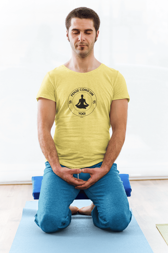 Camiseta Estonada Pense como um Yogi