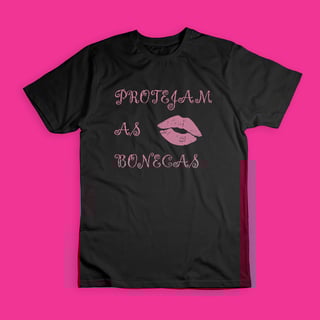 Nome do produto Camiseta 'PROTECT THE DOLLS (versão MIGZO)'