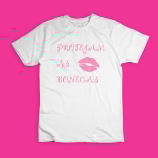 Nome do produto Camiseta 'PROTECT THE DOLLS (versão MIGZO)'