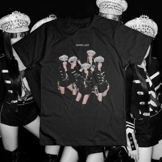 Camiseta '(G)I-DLE - SUPER LADY'