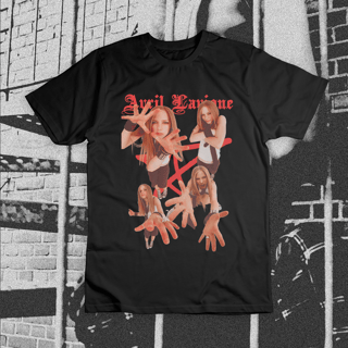 Nome do produto Camiseta 'AVRIL LAVIGNE 2002 (meme)'