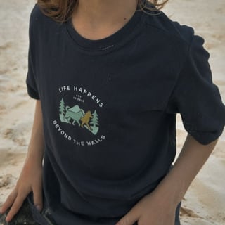 Nome do produto t-shirt infantil • beyond the walls