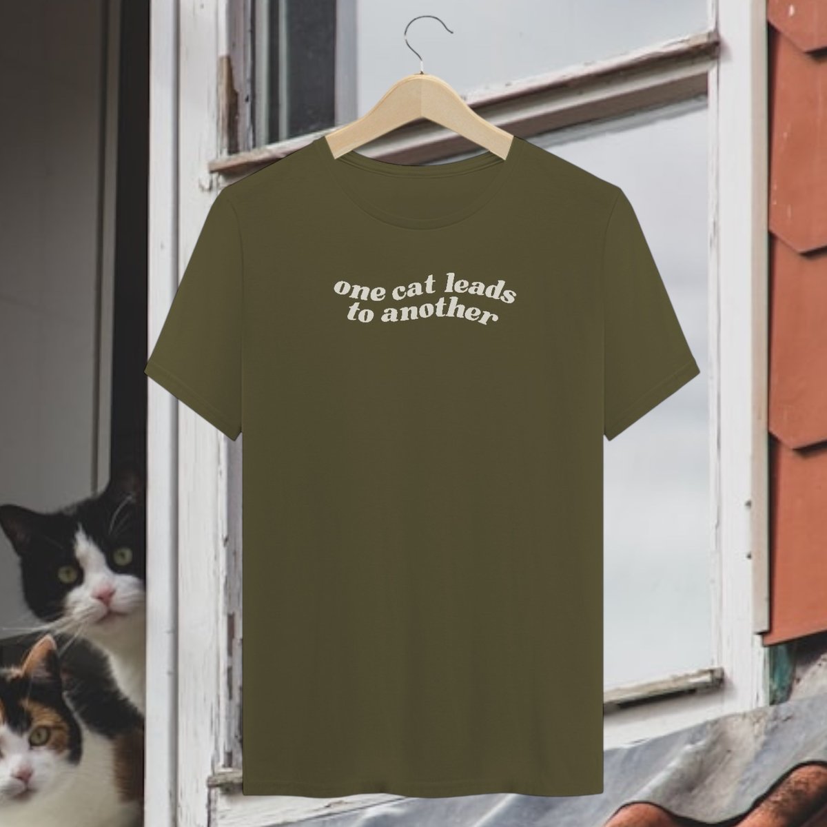 Nome do produto: t shirt • one cat leads to another