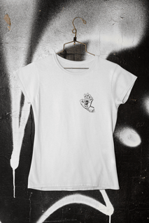 Nome do produto Camiseta Dizbocado Corte BabyLook - Mão Monstro Discreto