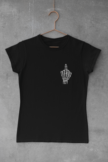 Nome do produto Camiseta Dizbocado Corte Babylook - Dedo do meio discreto