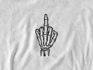 Nome do produto Camiseta Dizbocado Corte Regular - Dedo do meio discreto