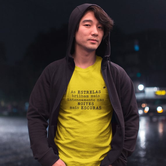 Camiseta - As ESTRELAS brilham mais intensamente nas NOITES mais ESCURAS (Unissex)