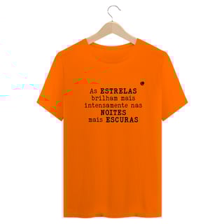 Nome do produto Camiseta - As ESTRELAS brilham mais intensamente nas NOITES mais ESCURAS (Unissex)