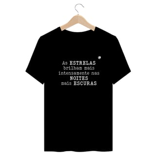 Nome do produto Camiseta - As ESTRELAS brilham mais intensamente nas NOITES mais ESCURAS (Unissex)