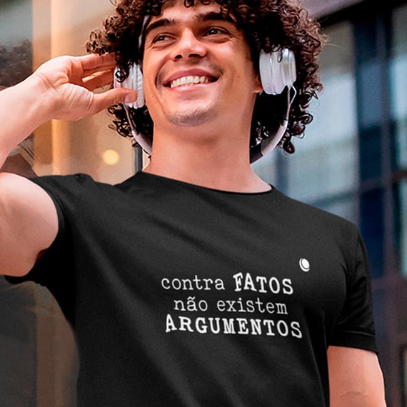 Camiseta - contra FATOS não existem ARGUMENTOS (Unissex)