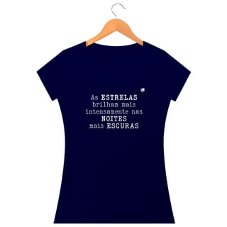 Nome do produto Camiseta - As ESTRELAS brilham mais intensamente nas NOITES mais ESCURAS (Baby Long)