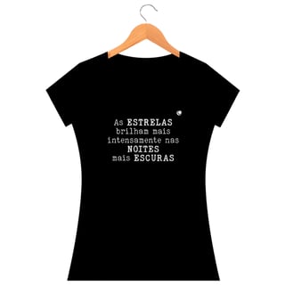 Nome do produto Camiseta - As ESTRELAS brilham mais intensamente nas NOITES mais ESCURAS (Baby Long)
