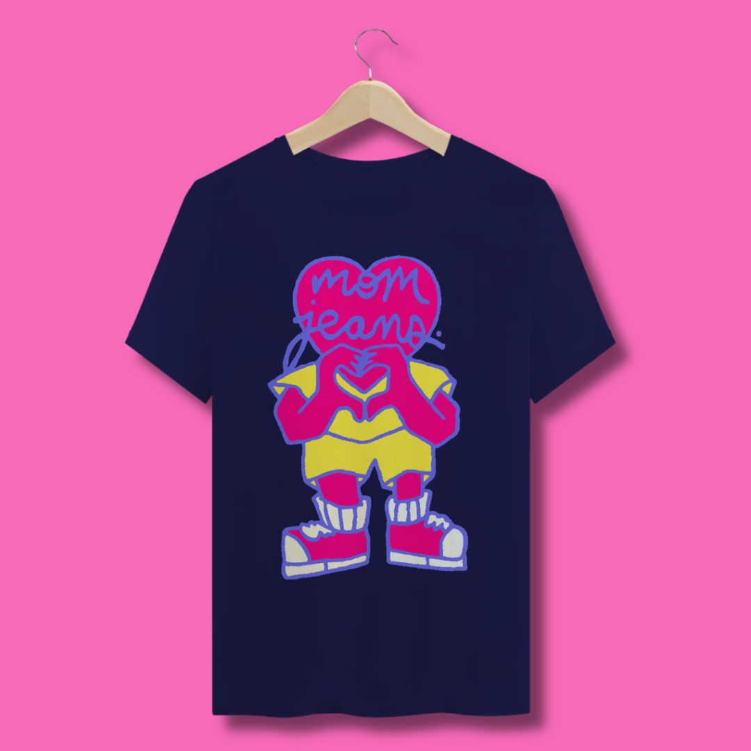 Nome do produto: Camiseta mom jeans. - heart (lighter)