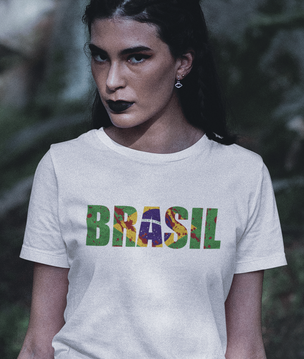 Nome do produto: Camiseta Brasil - Branca / Preta