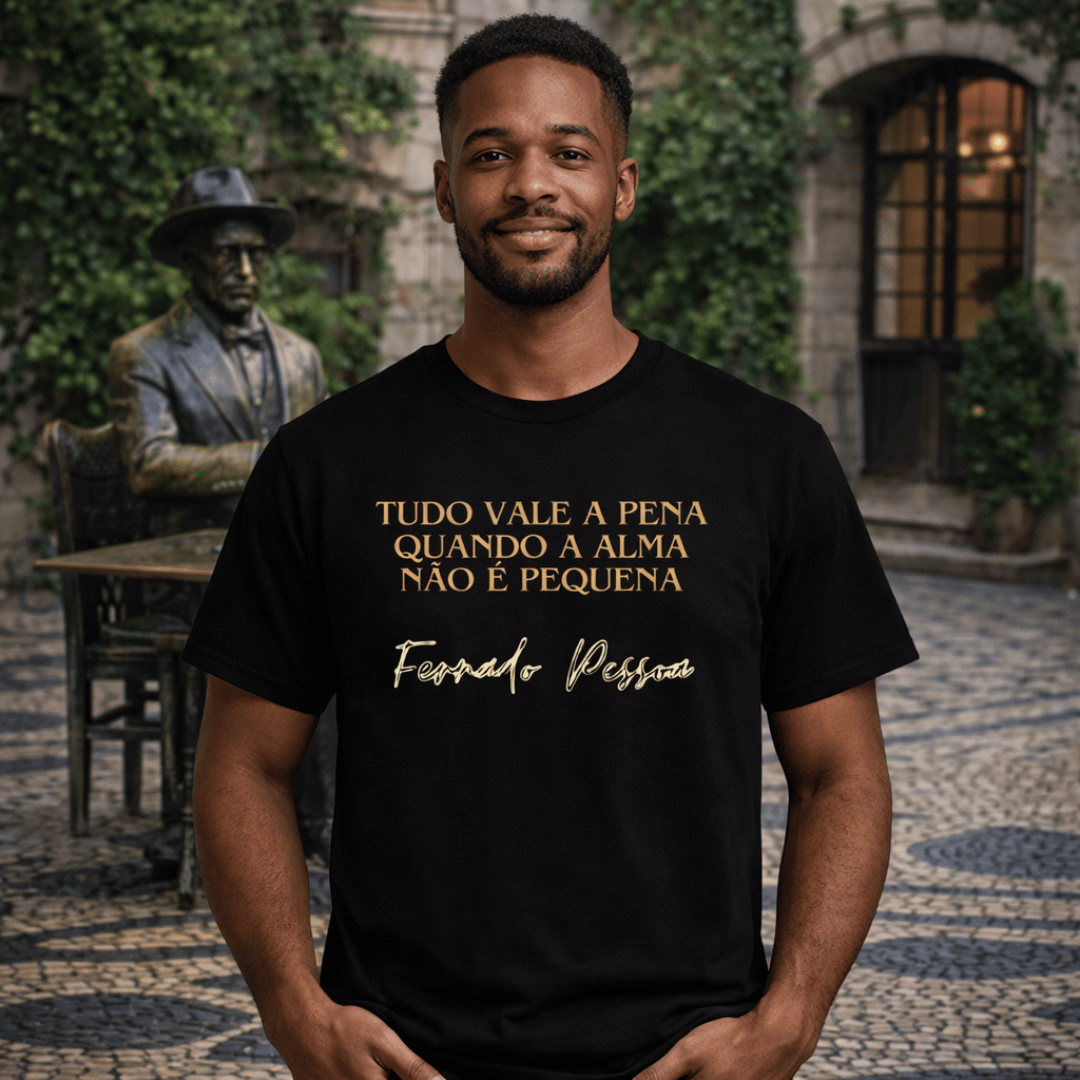 Nome do produto: Camiseta  Tudo Vale a Pena - Fernando Pessoa