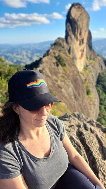 Boné com tela PEDRA DO BAÚ LGBT