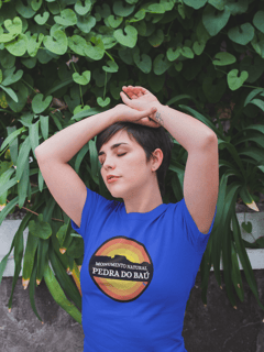 Camiseta baby look algodão quality PEDRA DO BAÚ MONA (LARANJA)