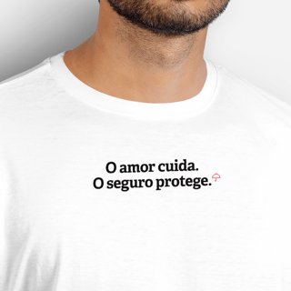 O amor cuida. O Seguro protege. (T-Shirt Prime)