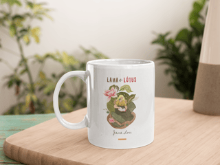 Nome do produto Caneca Capa do livro e Lótus  (Lama e Lótus)