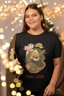 Nome do produto Camiseta Plus Size Capa do livro (Lama e Lótus)