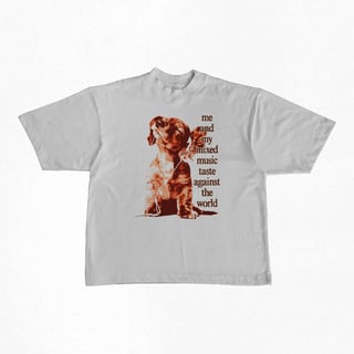 Camiseta Oversized | me and my mixed music taste against the world