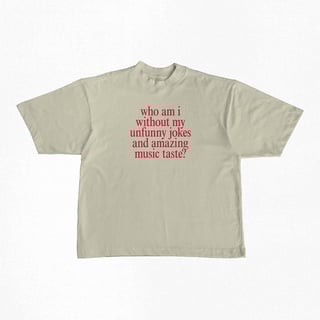 Nome do produtoCamiseta Oversized | who am i without my unfunny jokes and amazing music taste?