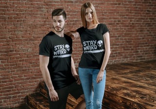 camiseta stay weird