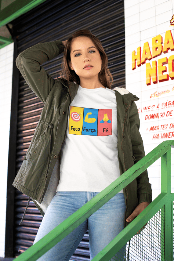 CAMISETA FEMININA FOCO, FORÇA E FÉ
