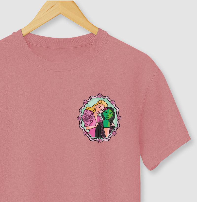 Nome do produto: Camiseta Feminina (Algodão Peruano) - Green Goes Well With Pink (Lateral)