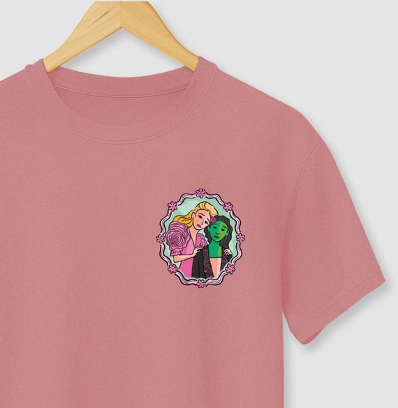 Camiseta Feminina (Algodão Peruano) - Green Goes Well With Pink (Lateral)