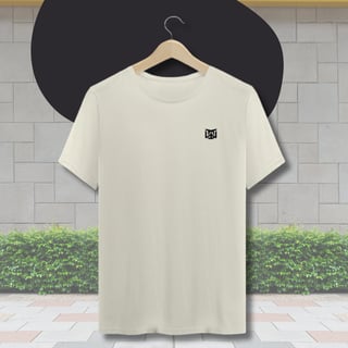 Tech T-Shirt BWT minimalista Premium - escrita preta