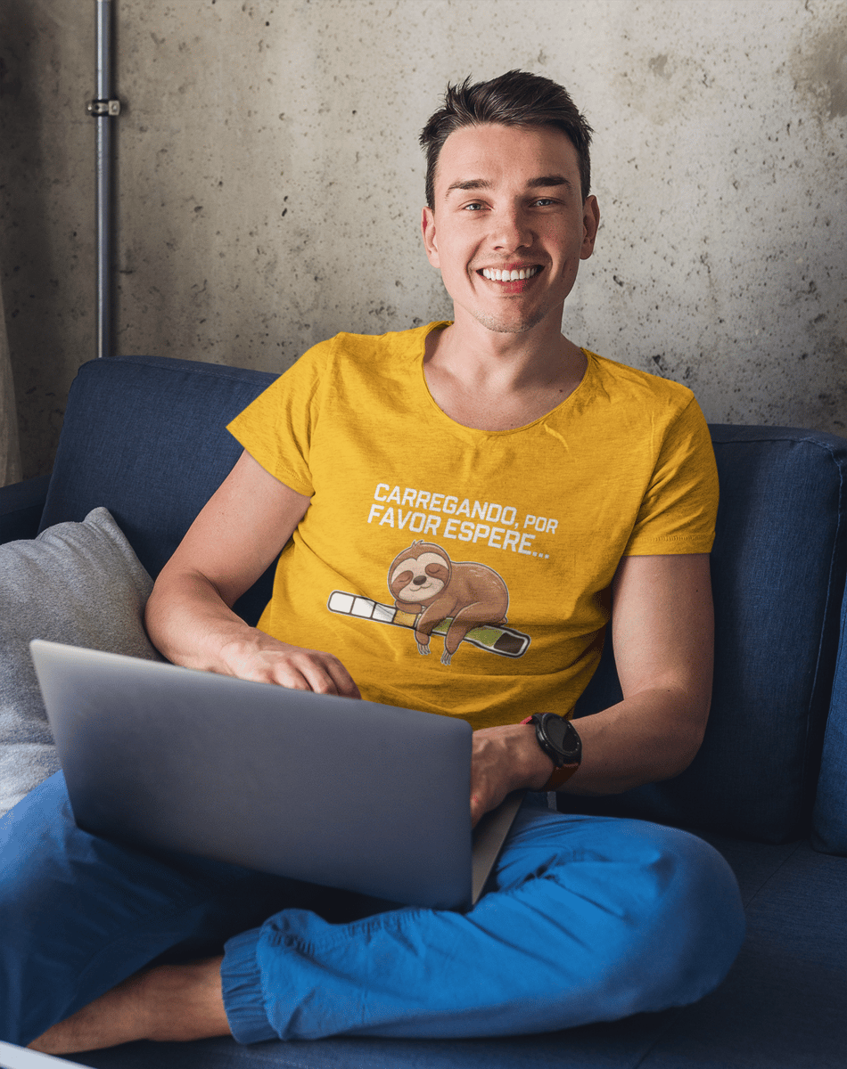 Nome do produto: Camiseta Preguiça Carregando Unisex