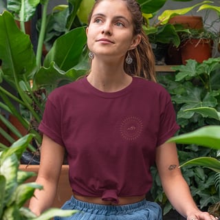 Nome do produto Om - Camiseta - Estampa de Bolso