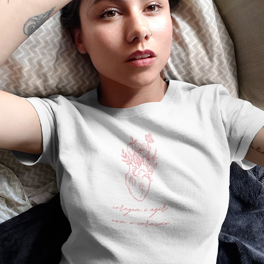 Nome do produto: Coragem - Camiseta - Escrito Vermelho