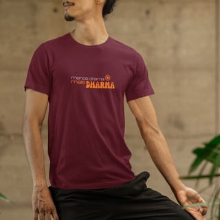 Nome do produto Menos drama, mais Dharma - Camiseta escura