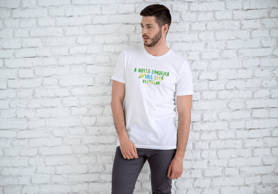 Camiseta Nossa Bandeira Jamais Será Vermelha
