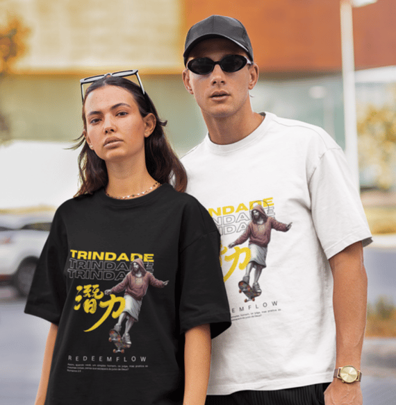 [Versão Dark] T-Shirt: Trindade (Romanos 2:3)