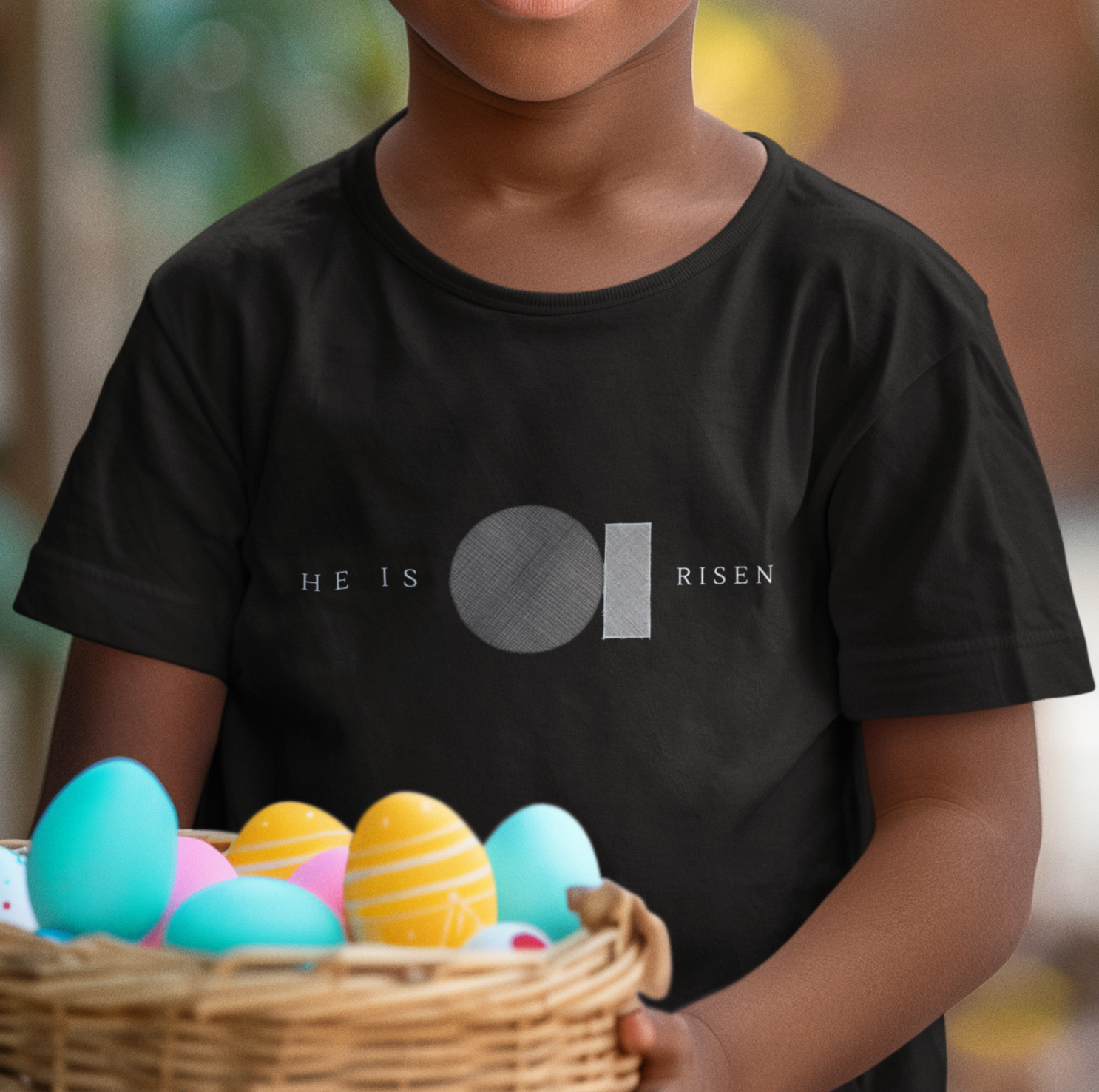 Camiseta Infantil Unissex Preta Redeemer He is Risen