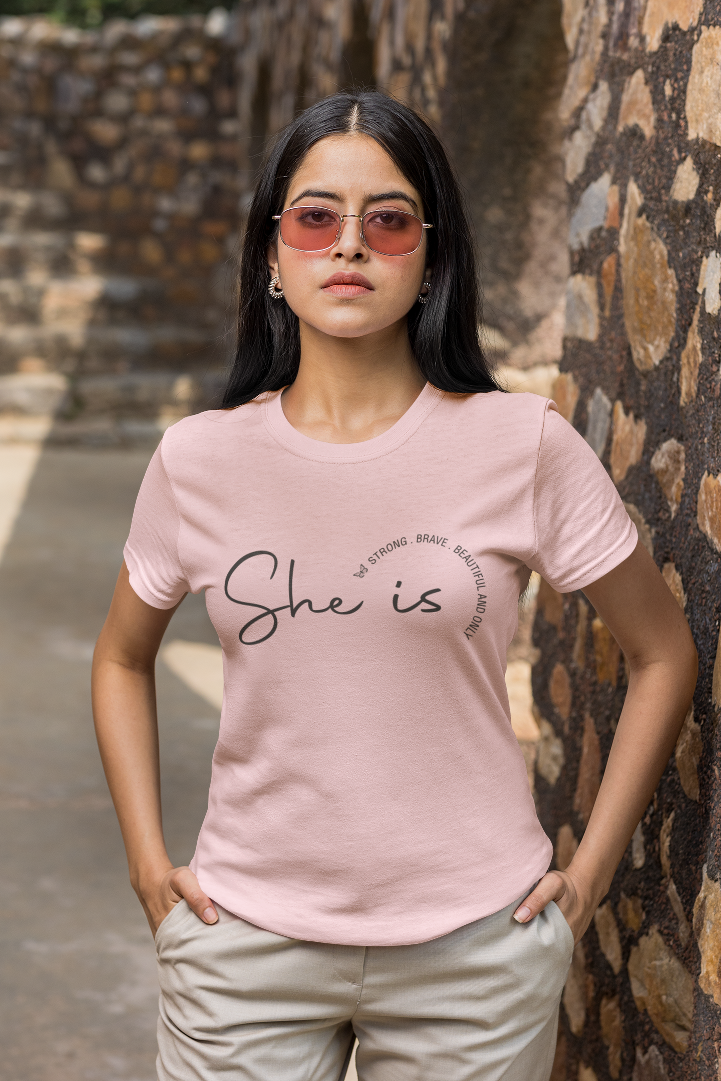 Camiseta She Is