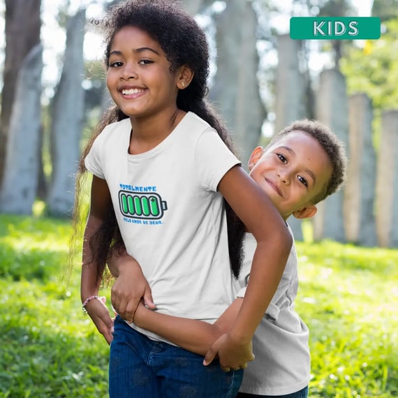 Camiseta Infantil 10 a 14 anos - Totalmente carregado peloa amor de Deus