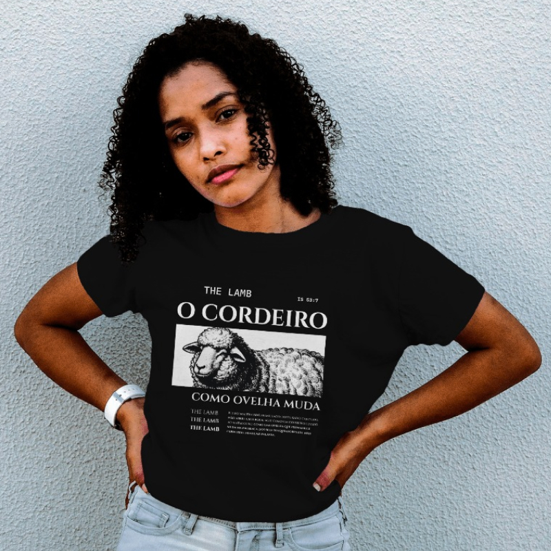 O Cordeiro - Baby Look (Estampa branca)