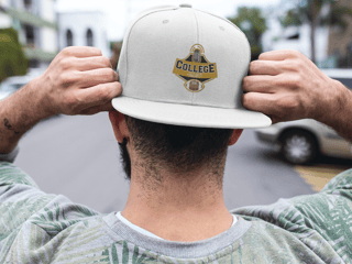 Nome do produto Boné College Cast