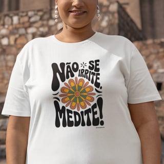 Camiseta Plus Size Meditação Floral | Yogaverso