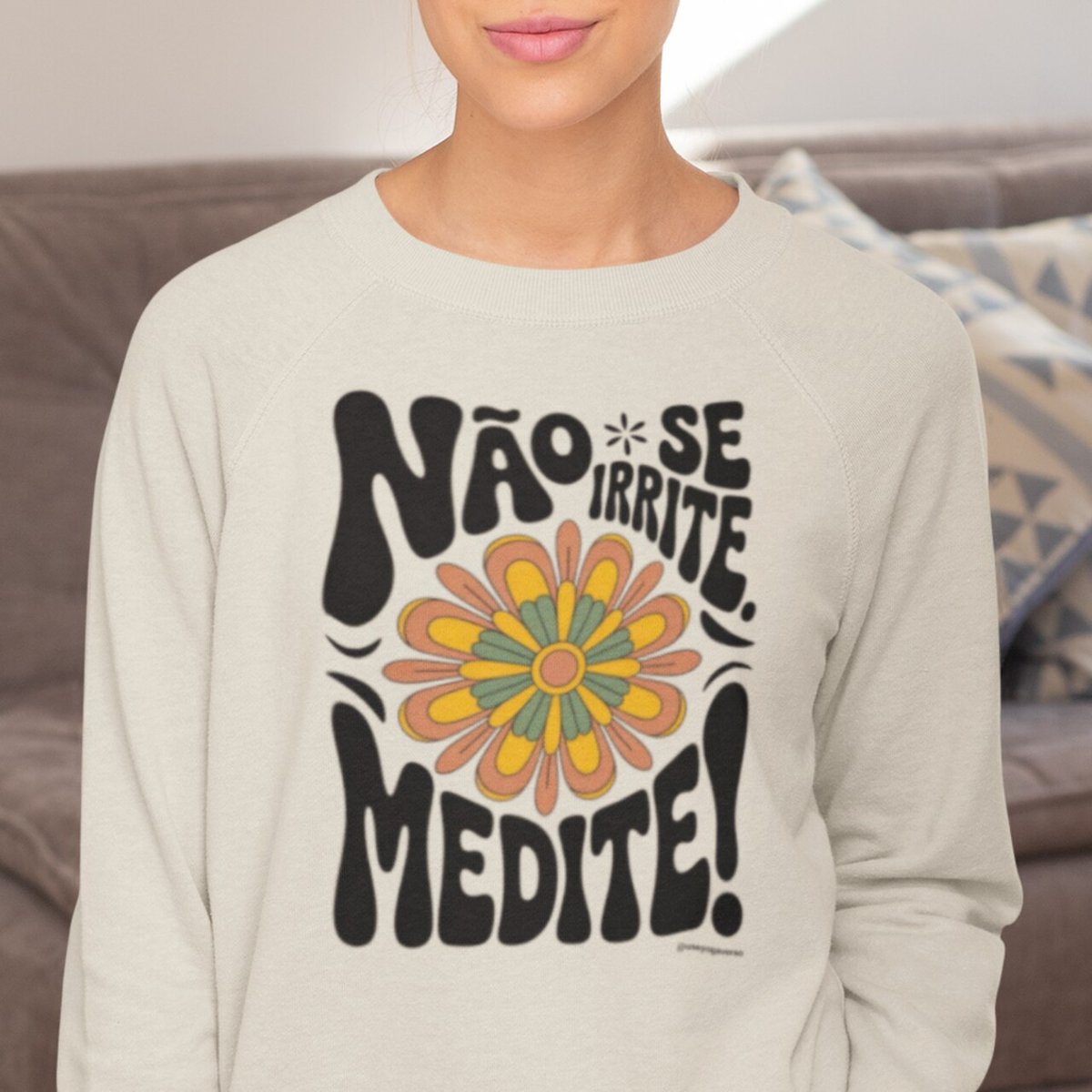 Nome do produto: Moletom Meditação Floral Retrô | Yogaverso