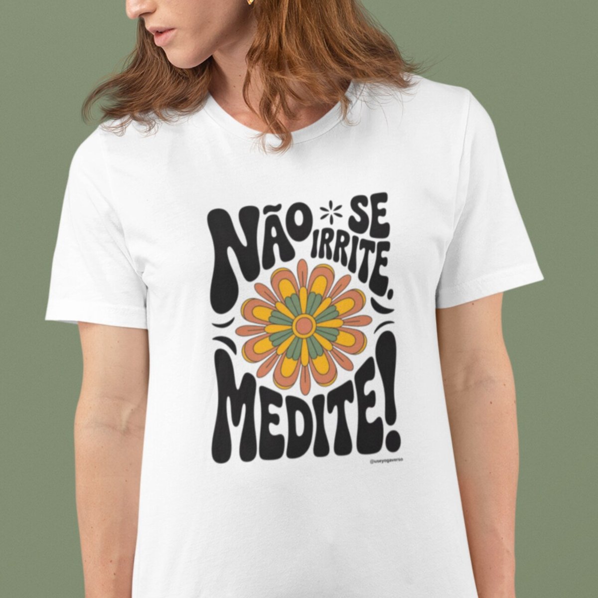 Nome do produto: Camiseta Meditação Floral Retrô | Estilo Tradicional | Yogaverso