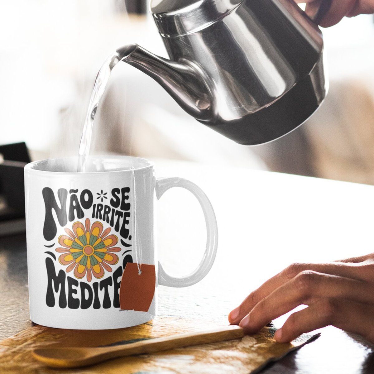 Nome do produto: Caneca Meditação Floral Retrô | Porcelana Artesanal | Yogaverso