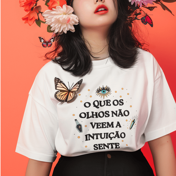 Camiseta Oversized - O Que os Olhos Não Veem a Intuição Sente