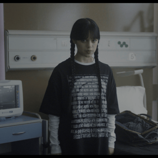 Nome do produtoCamiseta Gótica Literária Wednesday Addams Exclusiva (Estampa Frente e Verso V2)